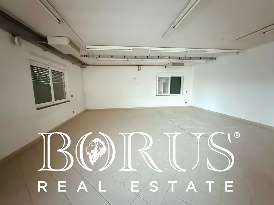 Immagine 21 di Locale commerciale in affitto  in Viale della libertà a Gricignano Di Aversa