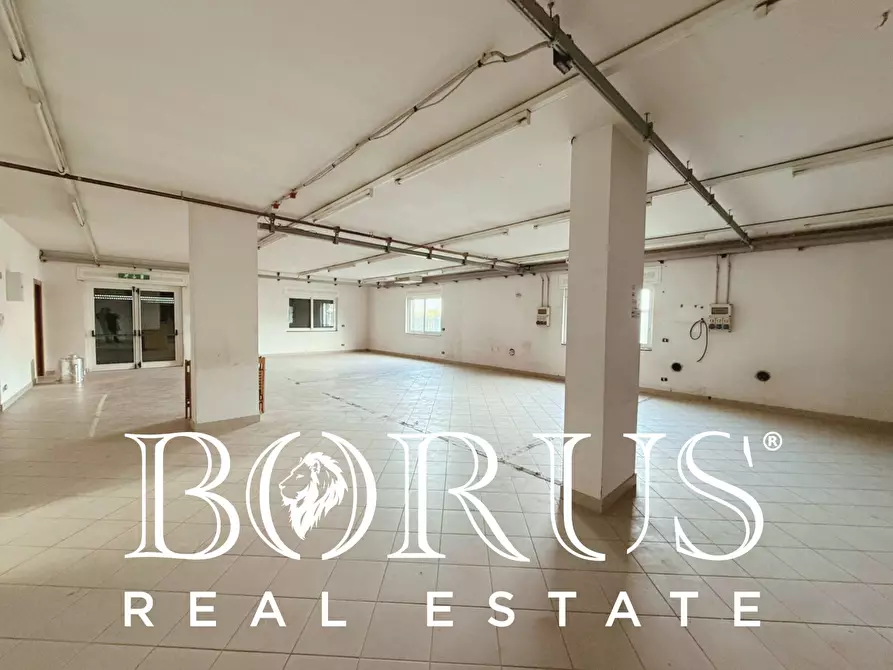 Immagine 6 di Locale commerciale in affitto  in Viale della libertà a Gricignano Di Aversa