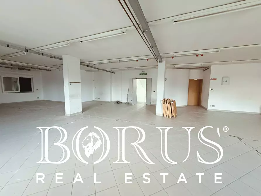 Immagine 8 di Locale commerciale in affitto  in Viale della libertà a Gricignano Di Aversa