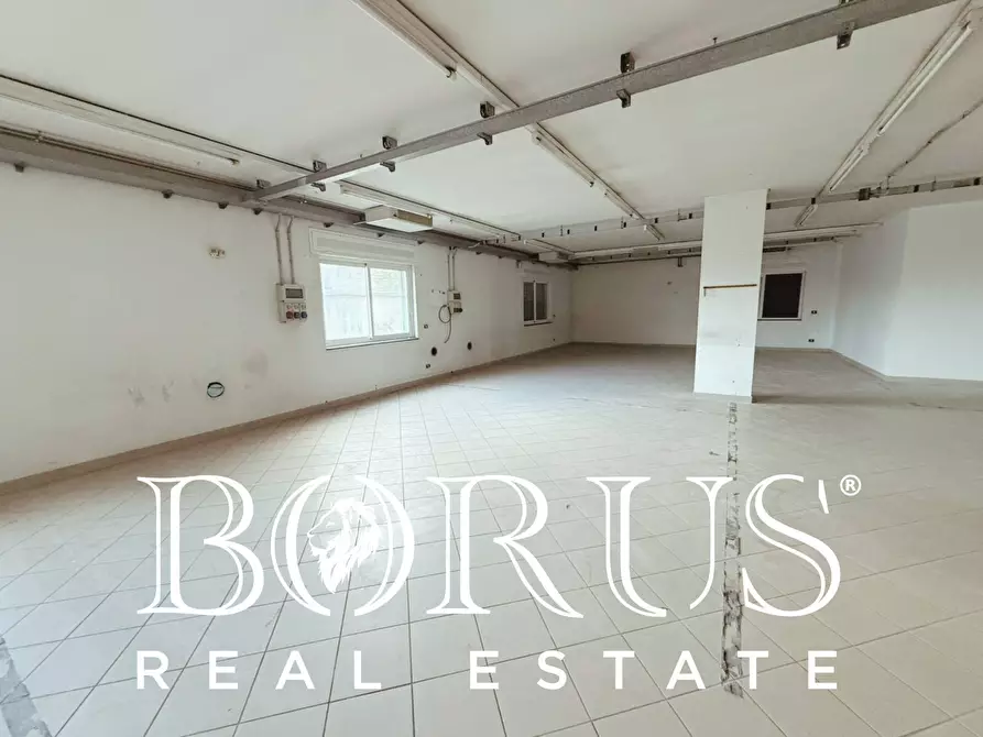 Immagine 11 di Locale commerciale in affitto  in Viale della libertà a Gricignano Di Aversa