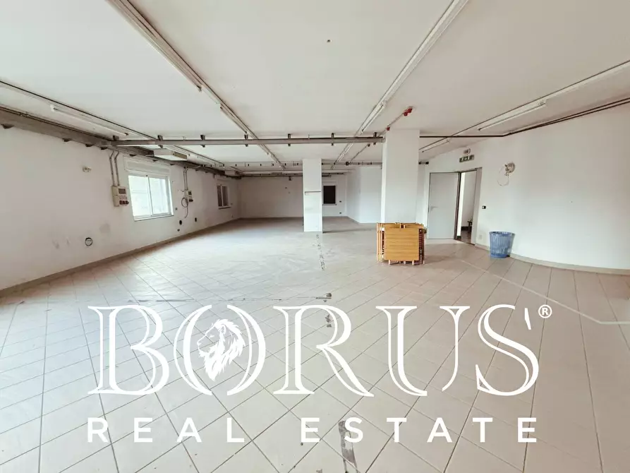 Immagine 10 di Locale commerciale in affitto  in Viale della libertà a Gricignano Di Aversa