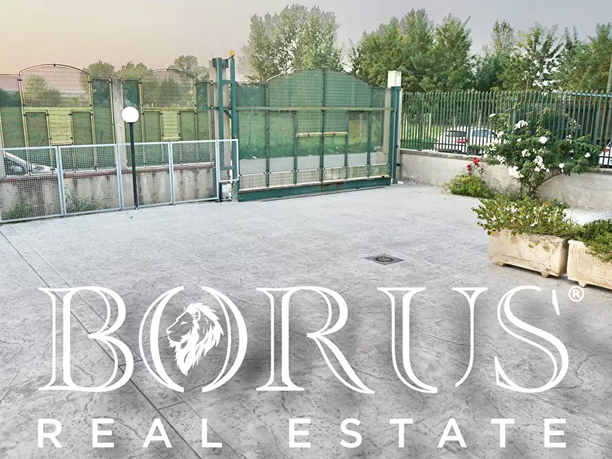 Immagine 1 di Locale commerciale in affitto  in Viale della libertà a Gricignano Di Aversa