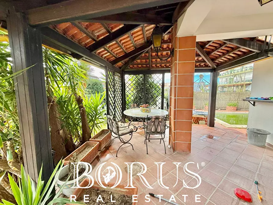 Immagine 9 di Villa in vendita  in VIALE IMPERIA a Castel Volturno