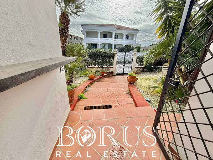 Immagine 31 di Villa in vendita  in VIALE IMPERIA a Castel Volturno