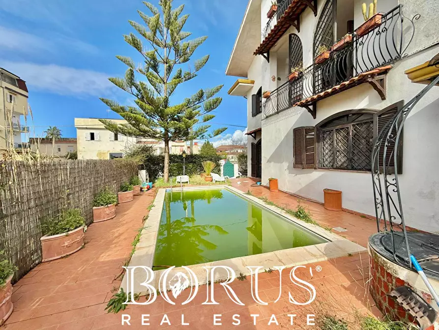 Immagine 11 di Villa in vendita  in VIALE IMPERIA a Castel Volturno