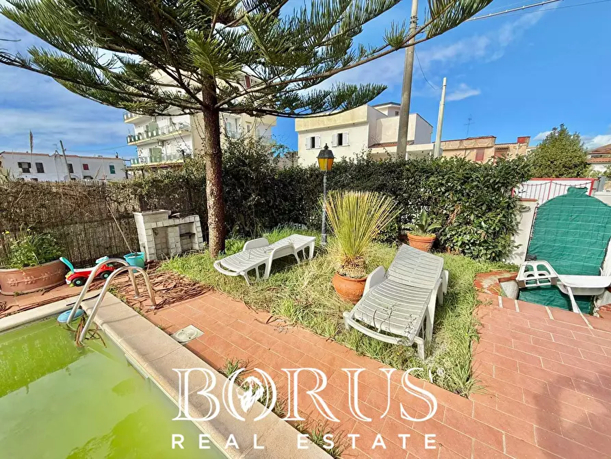 Immagine 10 di Villa in vendita  in VIALE IMPERIA a Castel Volturno
