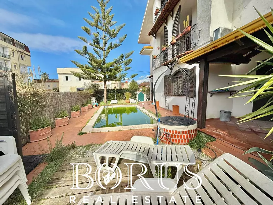 Immagine 16 di Villa in vendita  in VIALE IMPERIA a Castel Volturno