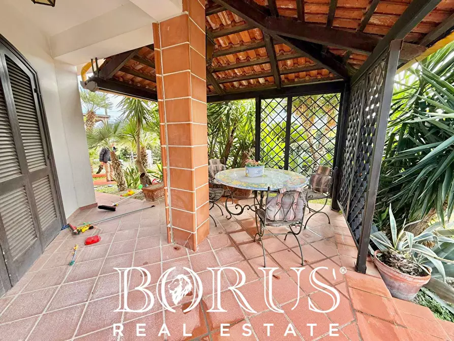 Immagine 50 di Villa in vendita  in VIALE IMPERIA a Castel Volturno