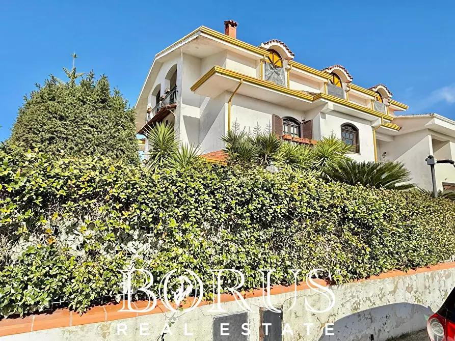 Immagine 3 di Villa in vendita  in VIALE IMPERIA a Castel Volturno