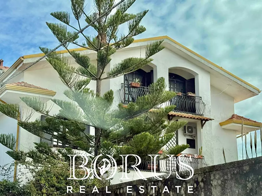 Immagine 5 di Villa in vendita  in VIALE IMPERIA a Castel Volturno