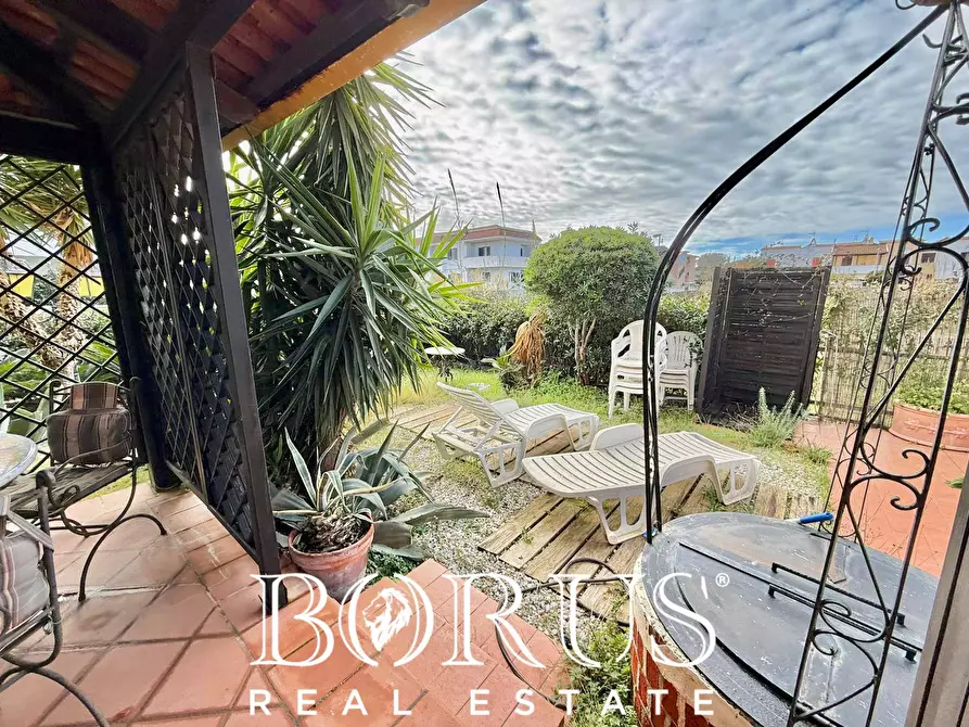 Immagine 68 di Villa in vendita  in VIALE IMPERIA a Castel Volturno