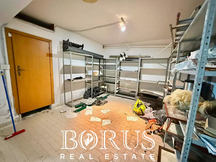 Immagine 75 di Villa in vendita  in VIALE IMPERIA a Castel Volturno