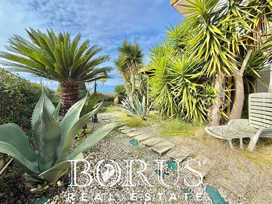 Immagine 17 di Villa in vendita  in VIALE IMPERIA a Castel Volturno