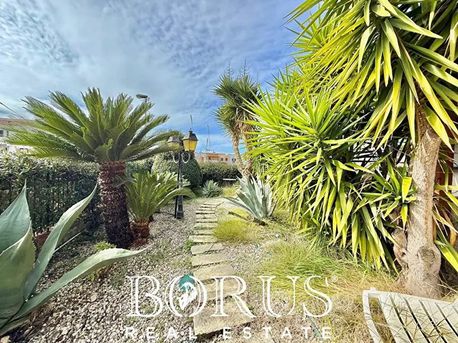 Immagine 93 di Villa in vendita  in VIALE IMPERIA a Castel Volturno