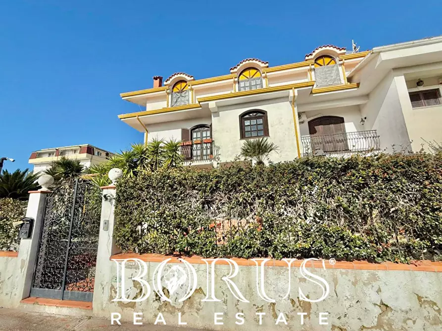 Immagine 1 di Villa in vendita  in VIALE IMPERIA a Castel Volturno