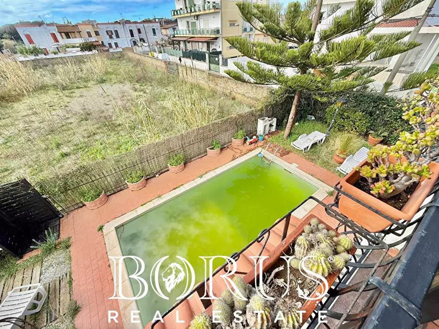 Immagine 12 di Villa in vendita  in VIALE IMPERIA a Castel Volturno