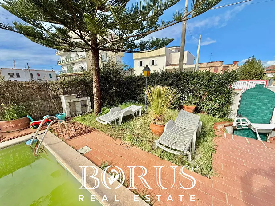 Immagine 8 di Villa in vendita  in VIALE IMPERIA a Castel Volturno