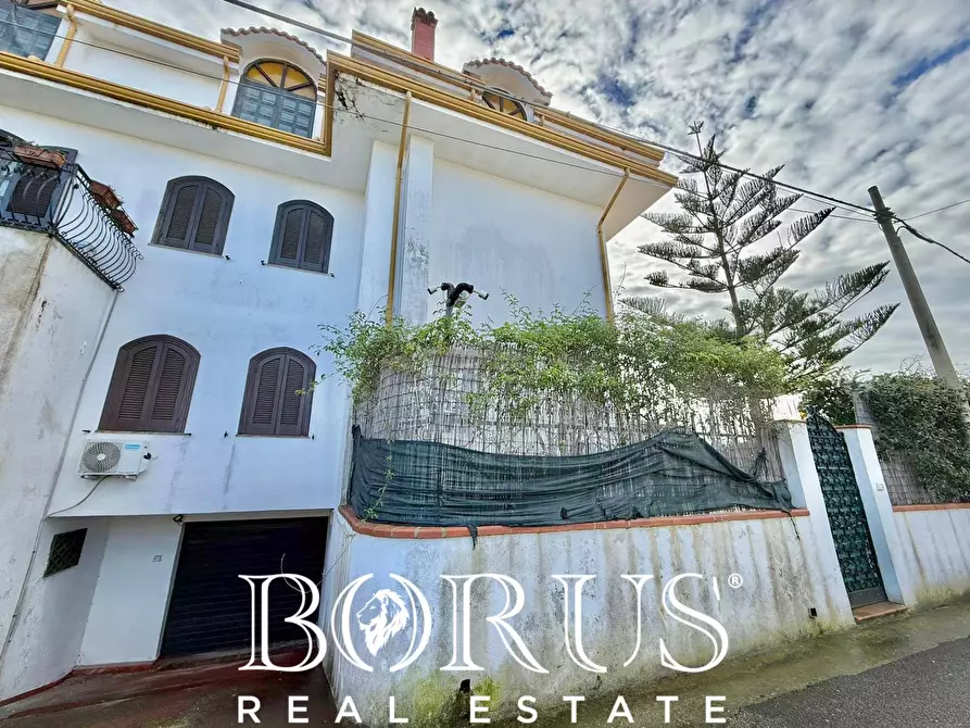 Immagine 6 di Villa in vendita  in VIALE IMPERIA a Castel Volturno