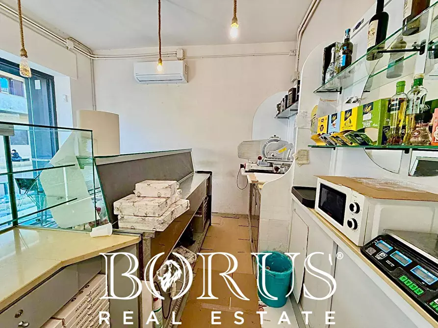 Immagine 3 di Attività commerciale in vendita  in Via larga a Cancello Ed Arnone