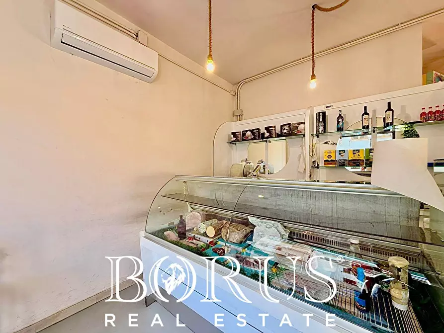 Immagine 2 di Attività commerciale in vendita  in Via larga a Cancello Ed Arnone