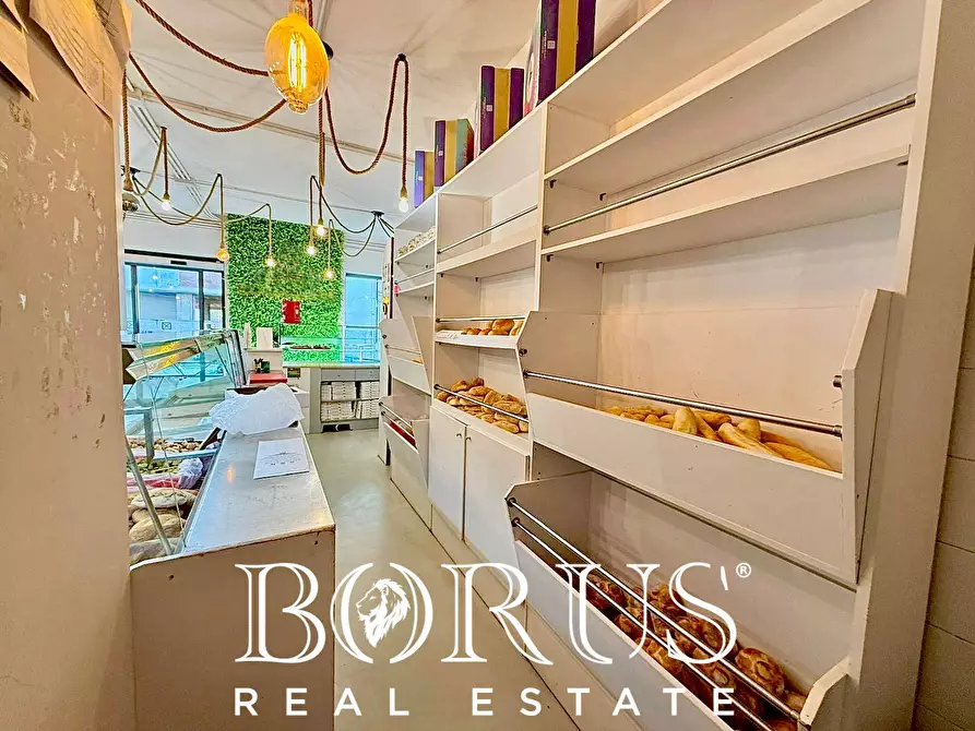 Immagine 7 di Attività commerciale in vendita  in Via larga a Cancello Ed Arnone