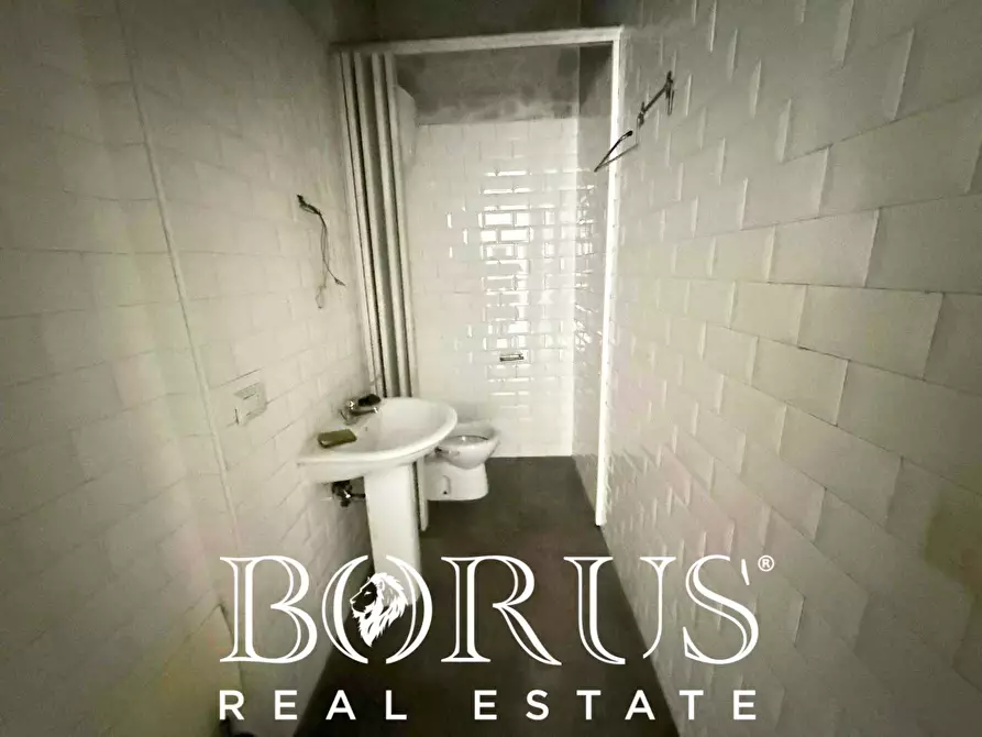 Immagine 17 di Locale commerciale in affitto  in via Sant'Antonio Abate a Gricignano Di Aversa