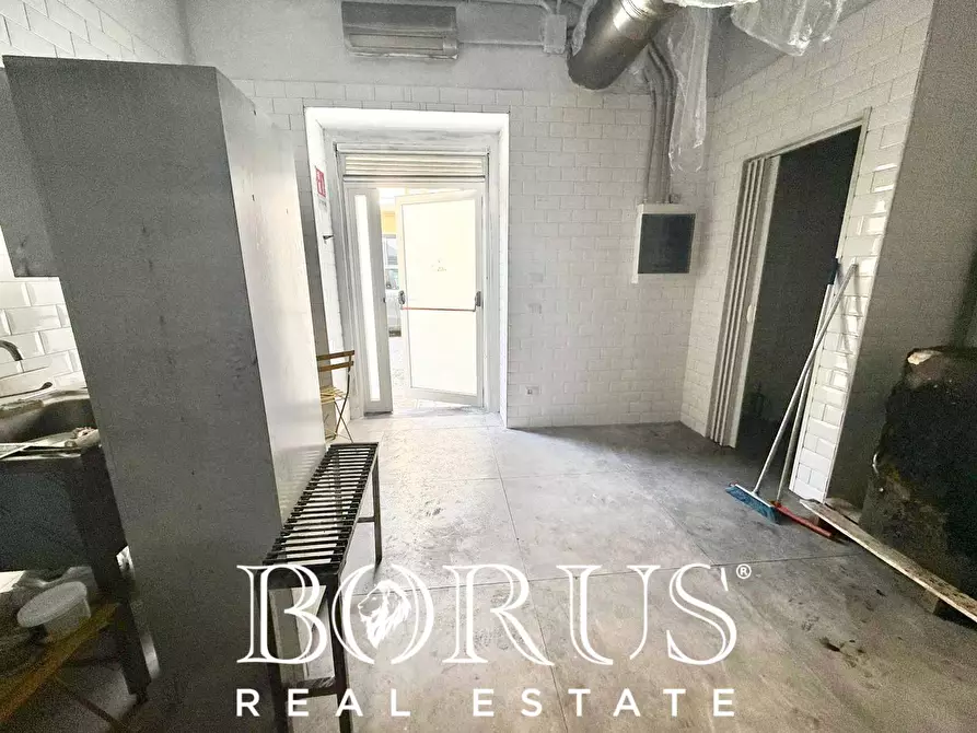 Immagine 8 di Locale commerciale in affitto  in via Sant'Antonio Abate a Gricignano Di Aversa