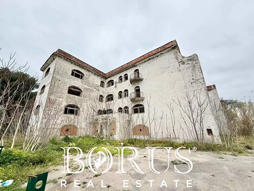 Immagine 1 di Palazzo in vendita  in Pineta Riviera a Mondragone