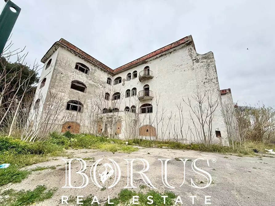 Immagine 2 di Palazzo in vendita  in Pineta Riviera a Mondragone