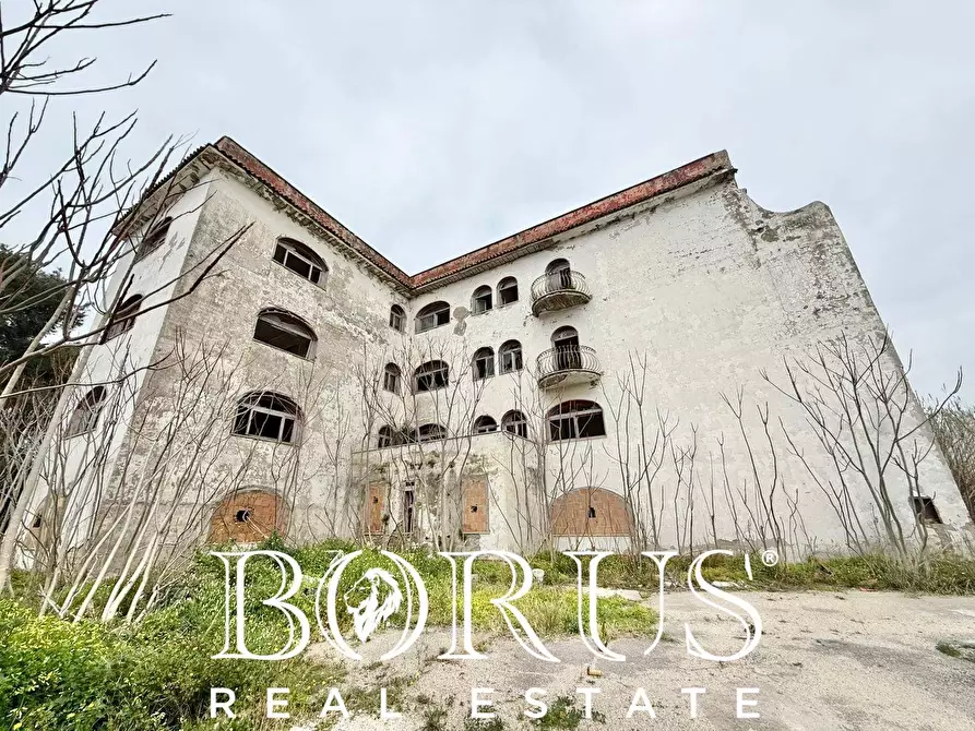 Immagine 4 di Palazzo in vendita  in Pineta Riviera a Mondragone