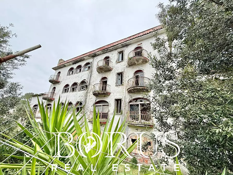 Immagine 8 di Palazzo in vendita  in Pineta Riviera a Mondragone