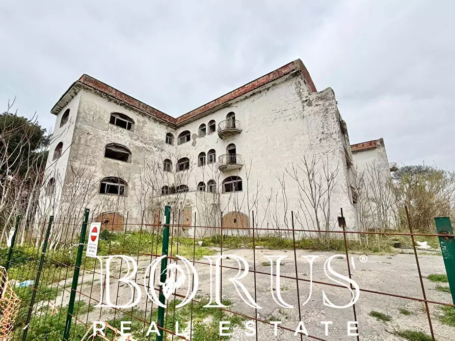 Immagine 17 di Palazzo in vendita  in Pineta Riviera a Mondragone