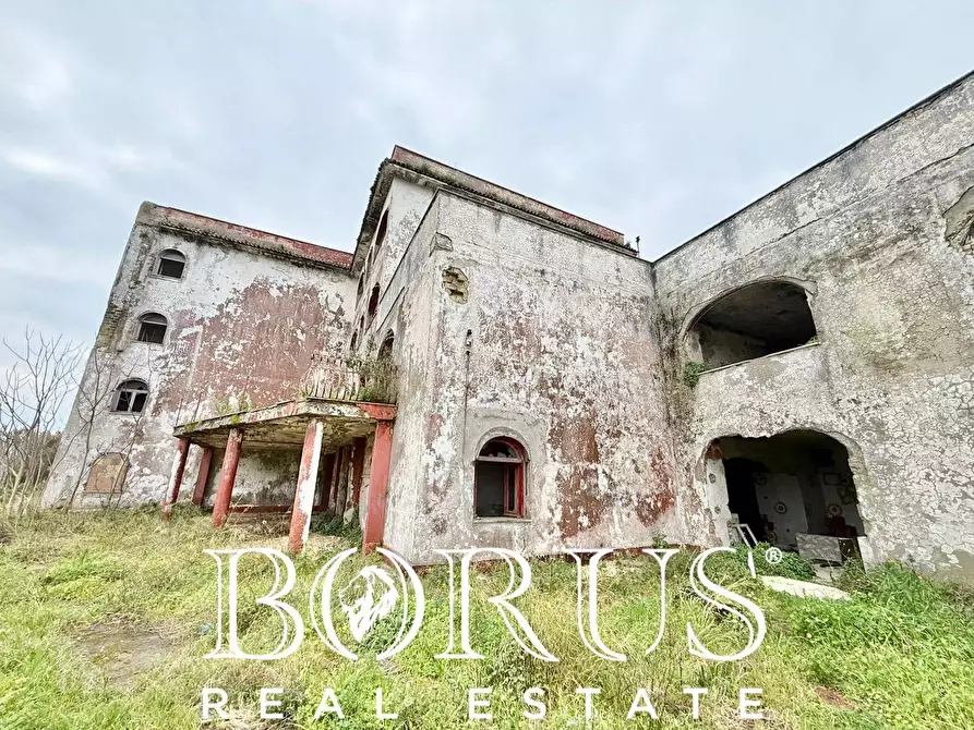 Immagine 15 di Palazzo in vendita  in Pineta Riviera a Mondragone