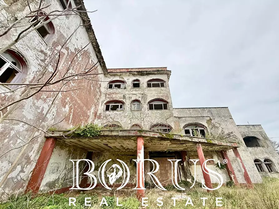 Immagine 19 di Palazzo in vendita  in Pineta Riviera a Mondragone