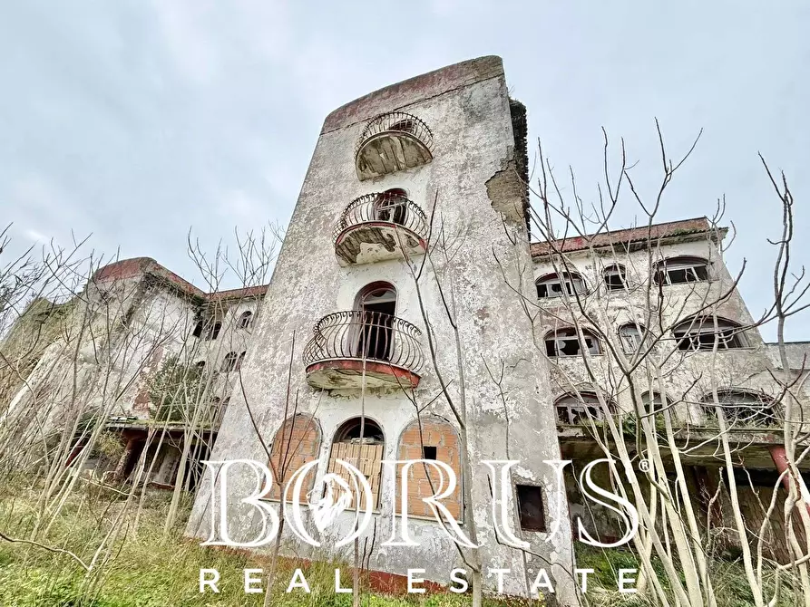 Immagine 23 di Palazzo in vendita  in Pineta Riviera a Mondragone