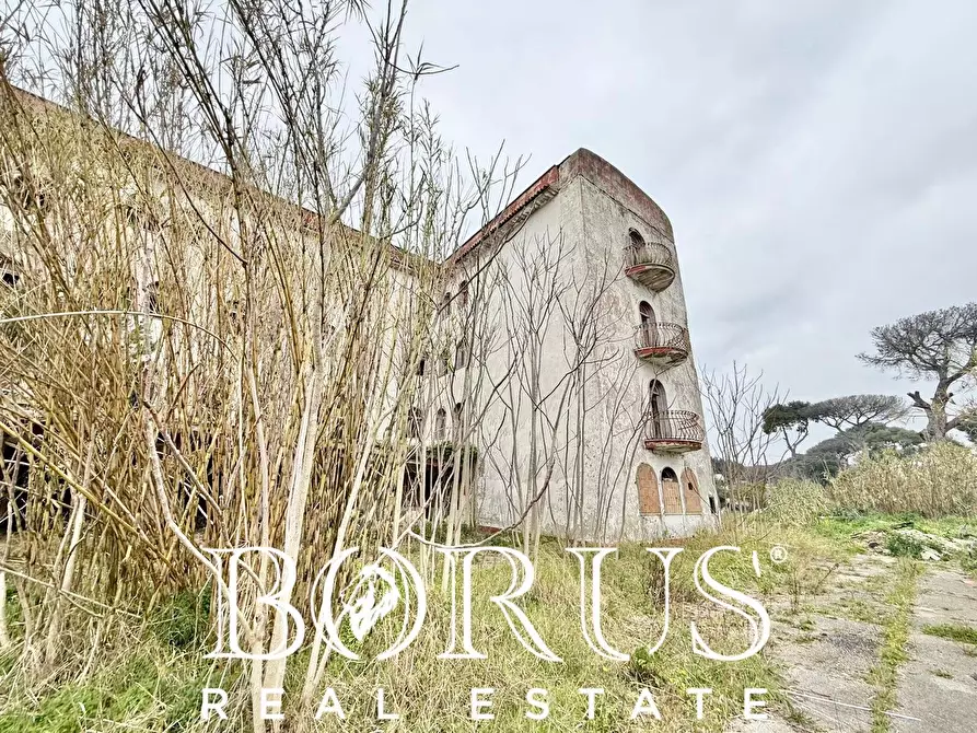 Immagine 25 di Palazzo in vendita  in Pineta Riviera a Mondragone