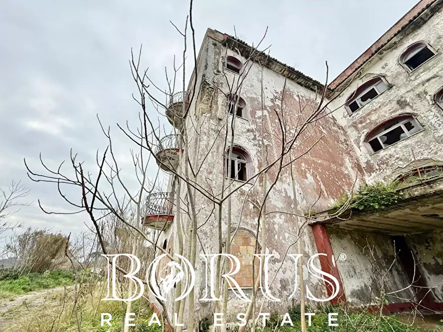 Immagine 24 di Palazzo in vendita  in Pineta Riviera a Mondragone