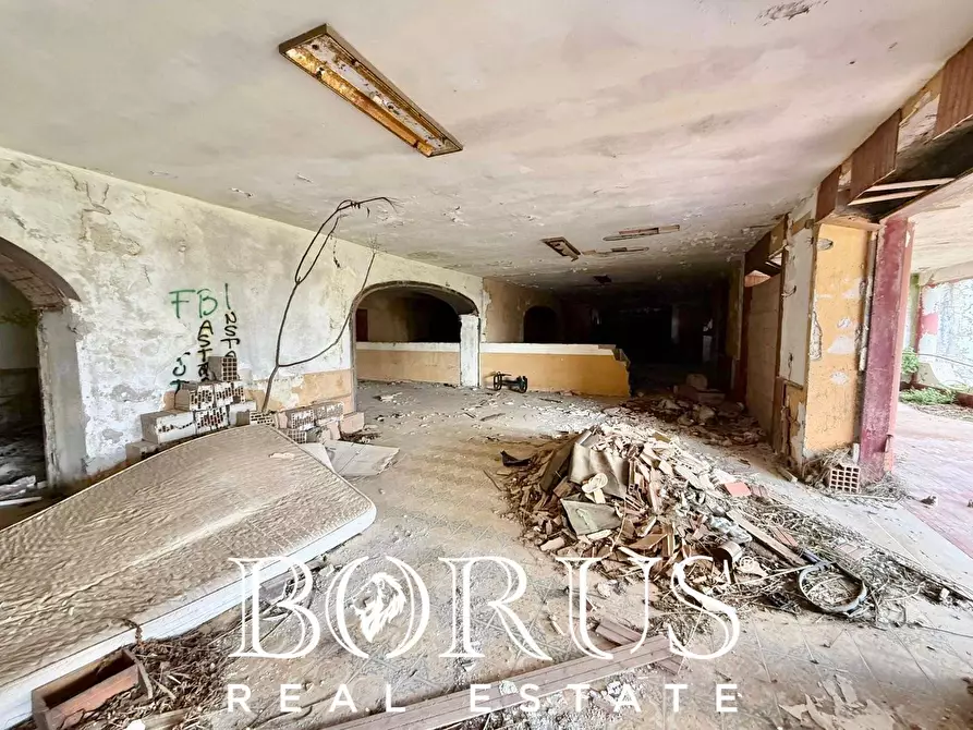 Immagine 30 di Palazzo in vendita  in Pineta Riviera a Mondragone