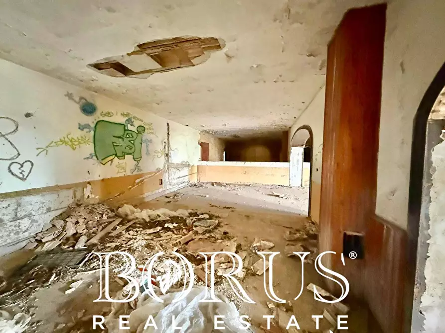 Immagine 34 di Palazzo in vendita  in Pineta Riviera a Mondragone