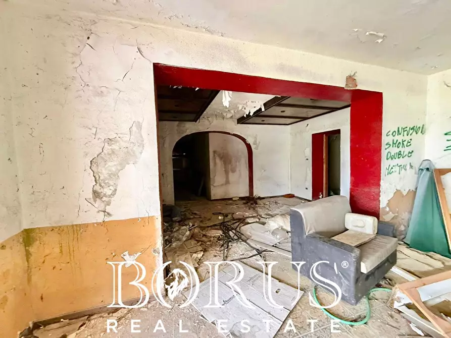 Immagine 35 di Palazzo in vendita  in Pineta Riviera a Mondragone