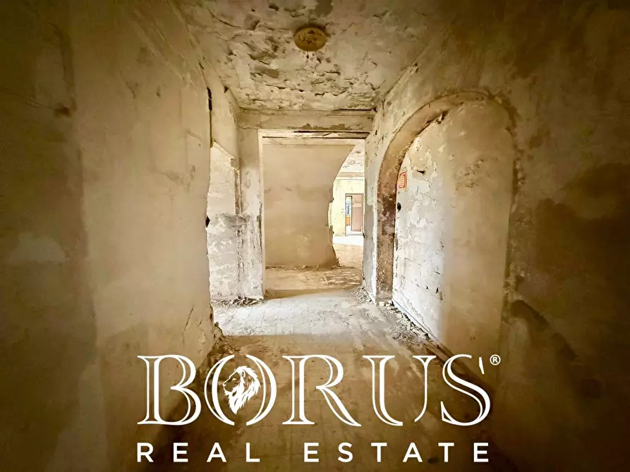 Immagine 36 di Palazzo in vendita  in Pineta Riviera a Mondragone