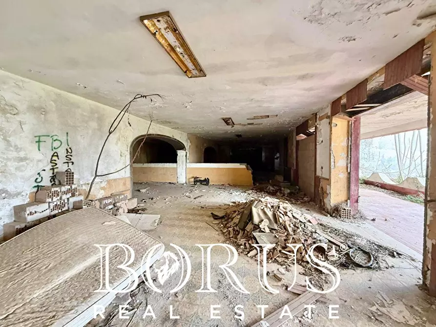 Immagine 37 di Palazzo in vendita  in Pineta Riviera a Mondragone