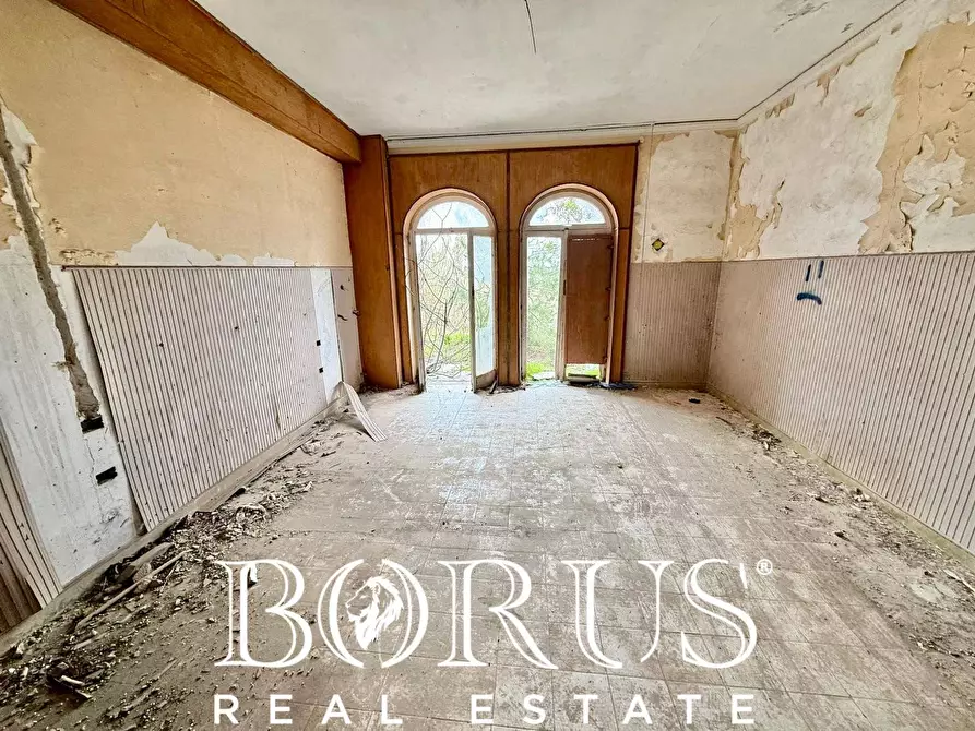 Immagine 40 di Palazzo in vendita  in Pineta Riviera a Mondragone