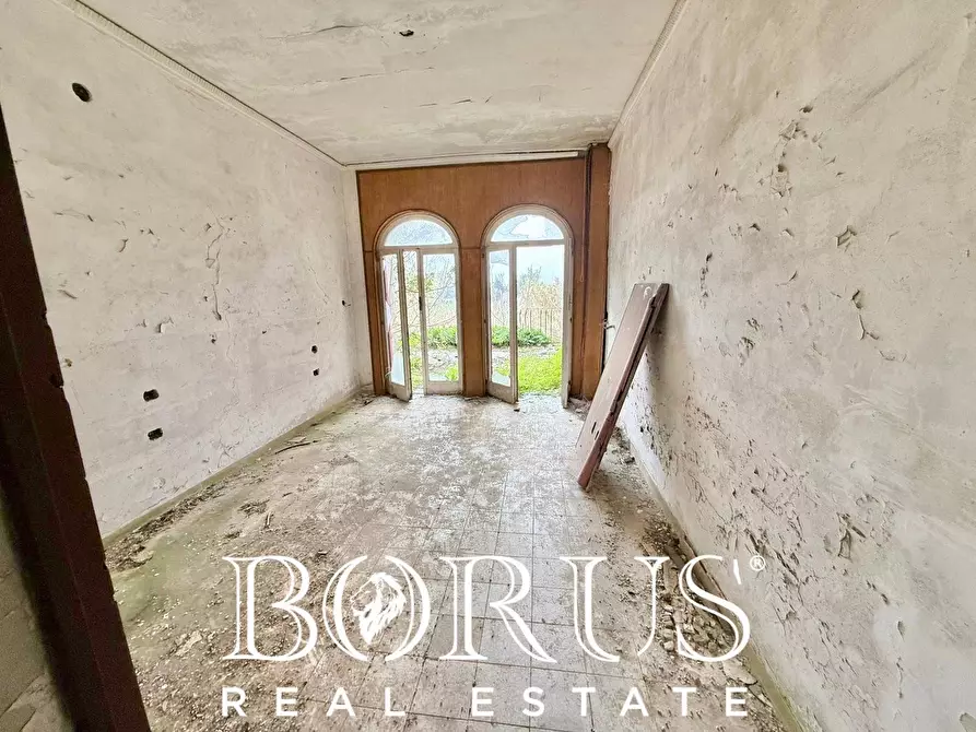 Immagine 47 di Palazzo in vendita  in Pineta Riviera a Mondragone