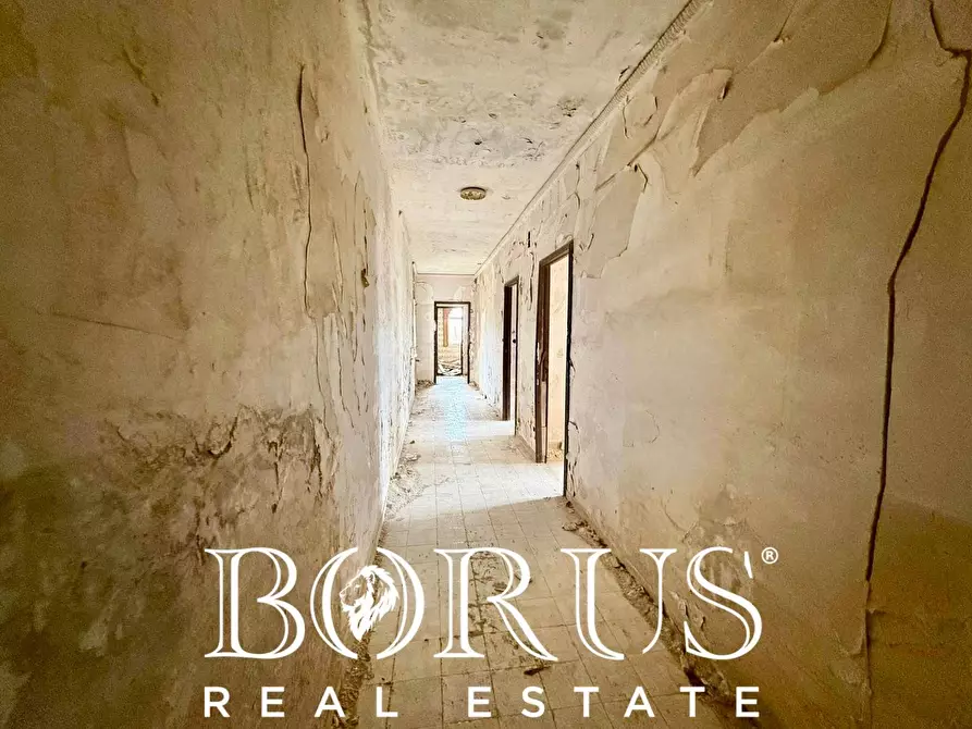 Immagine 48 di Palazzo in vendita  in Pineta Riviera a Mondragone