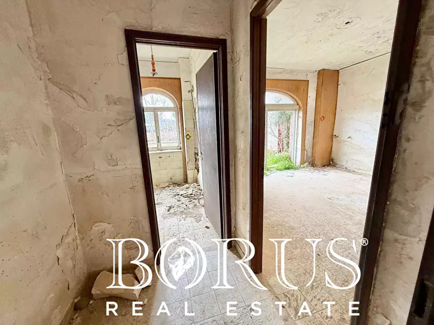 Immagine 49 di Palazzo in vendita  in Pineta Riviera a Mondragone