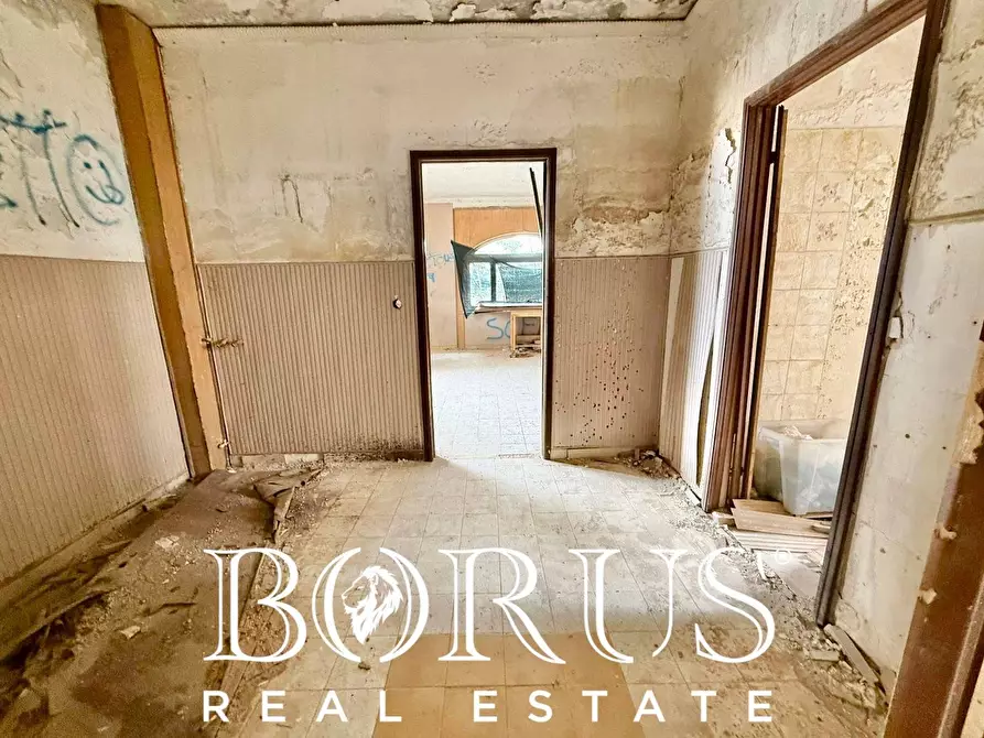 Immagine 51 di Palazzo in vendita  in Pineta Riviera a Mondragone