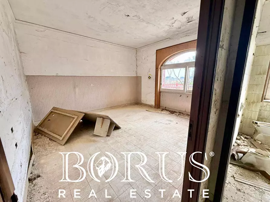 Immagine 52 di Palazzo in vendita  in Pineta Riviera a Mondragone