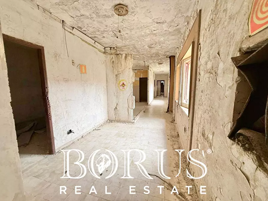 Immagine 53 di Palazzo in vendita  in Pineta Riviera a Mondragone