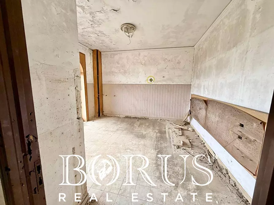 Immagine 55 di Palazzo in vendita  in Pineta Riviera a Mondragone